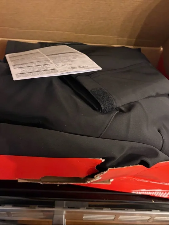 Milwaukee Men’s L Toughshell heated M12 jacket battery charger NWT - Picture 10 of 10